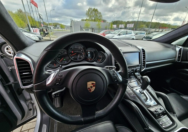 Porsche Cayenne cena 106900 przebieg: 124000, rok produkcji 2012 z Olsztyn małe 667